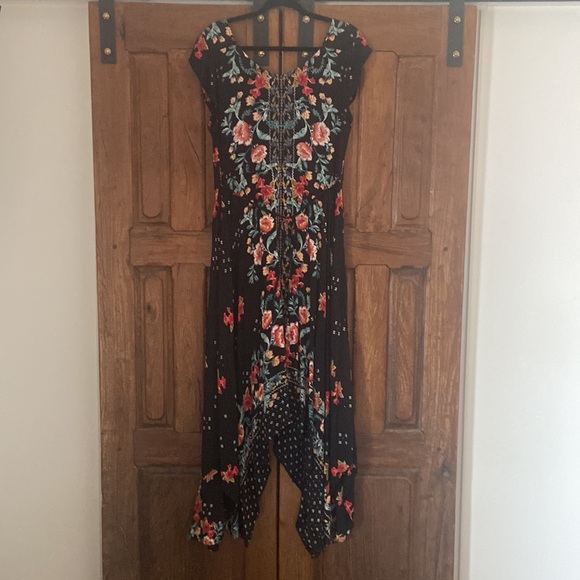 Lola P Cap Sleeve Hanky Hem Dress - Picture 5 of 6